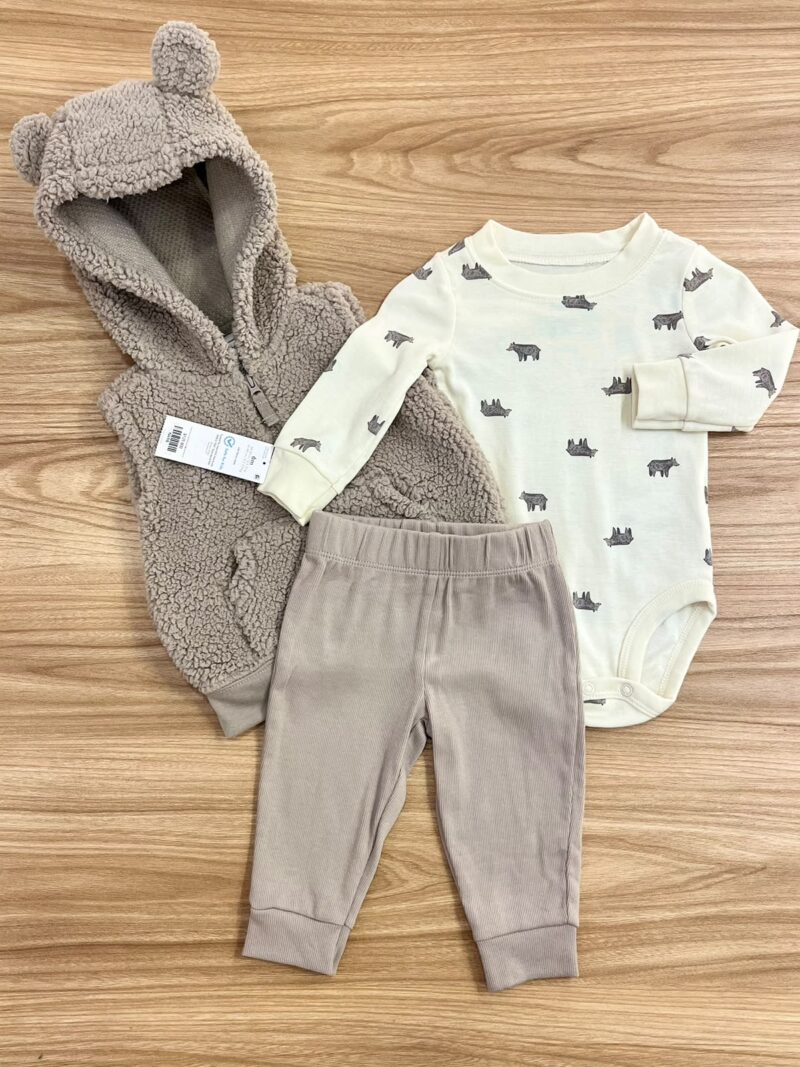 Conjunto chaleco peludo oso