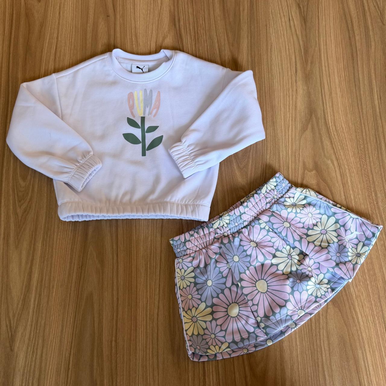 Conjunto buzo blanco flor + falda flores colores puma