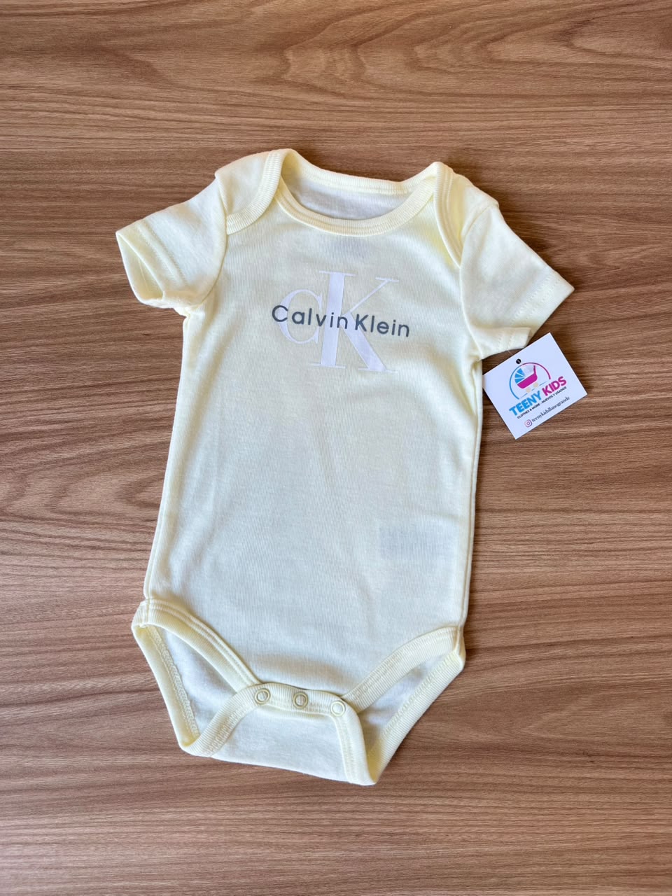 body calvin amarillo