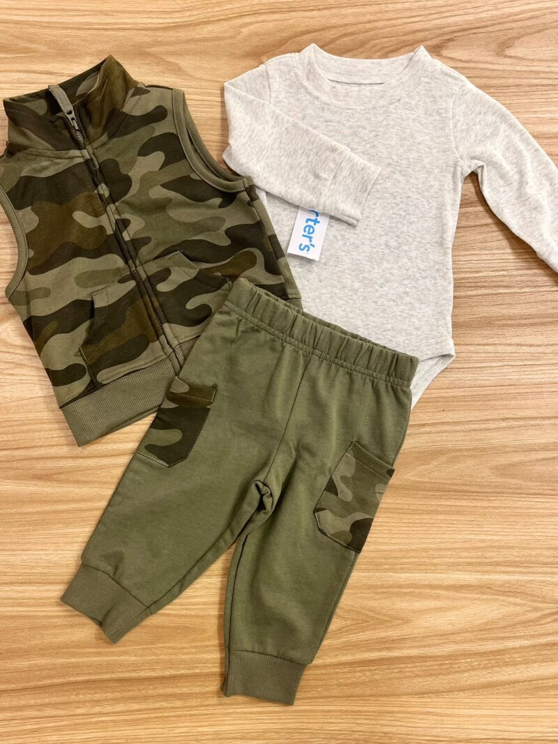 Conjunto camuflado verde militar Carter´s