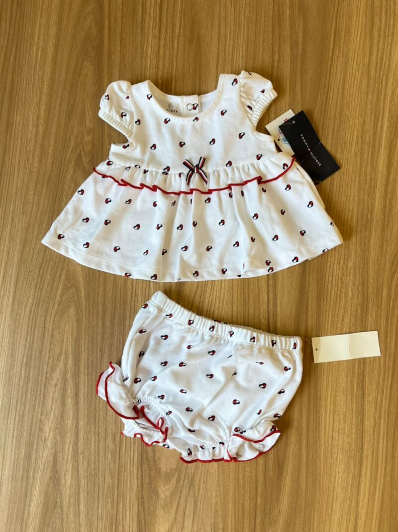 Conjunto blanco corazones