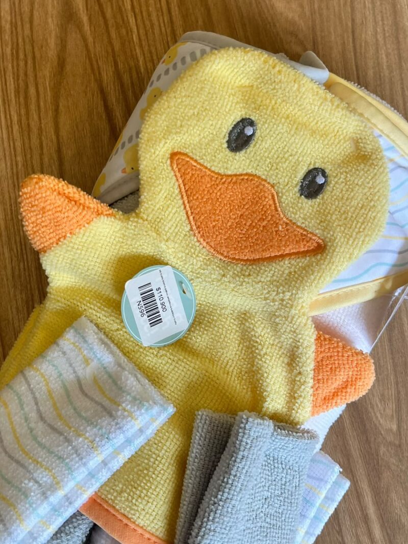 Kit Toalla Blanca con Capucha Patos Amarillos