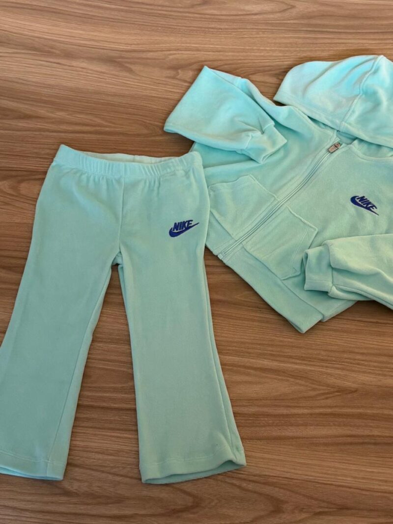 Conjunto Verde Peludito Nike