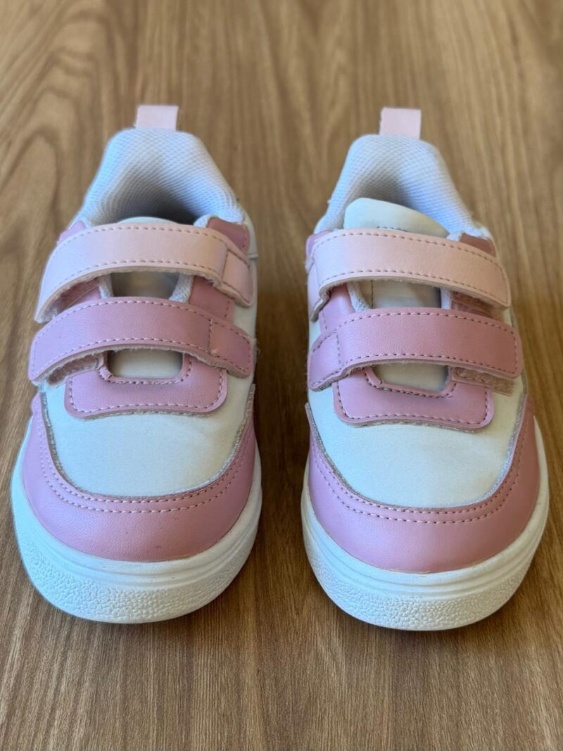 Tenis blancos y rosado belcro