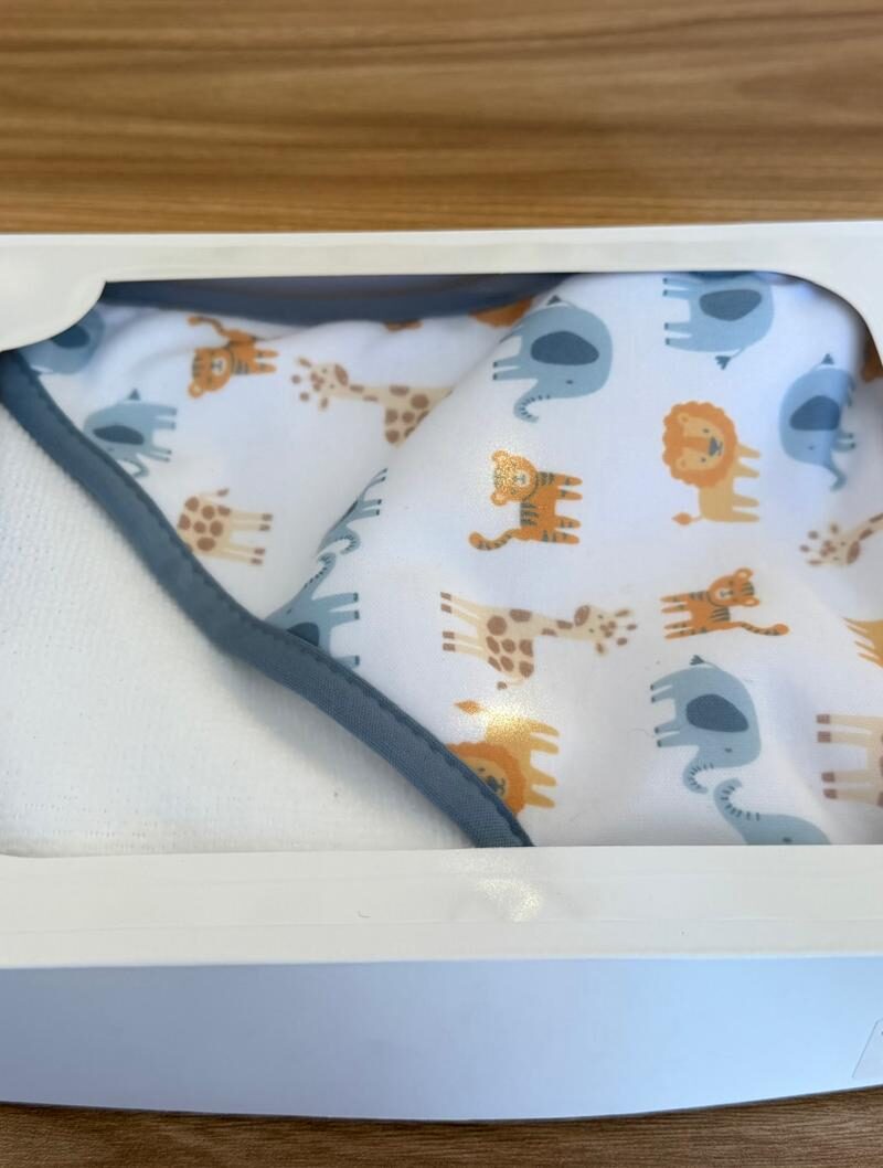 Toalla Blanca con capucha con Animales de Colores
