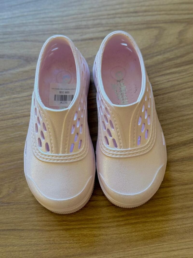 Zapatos tipo Crocs Rosados claros con huequitos oshkosh